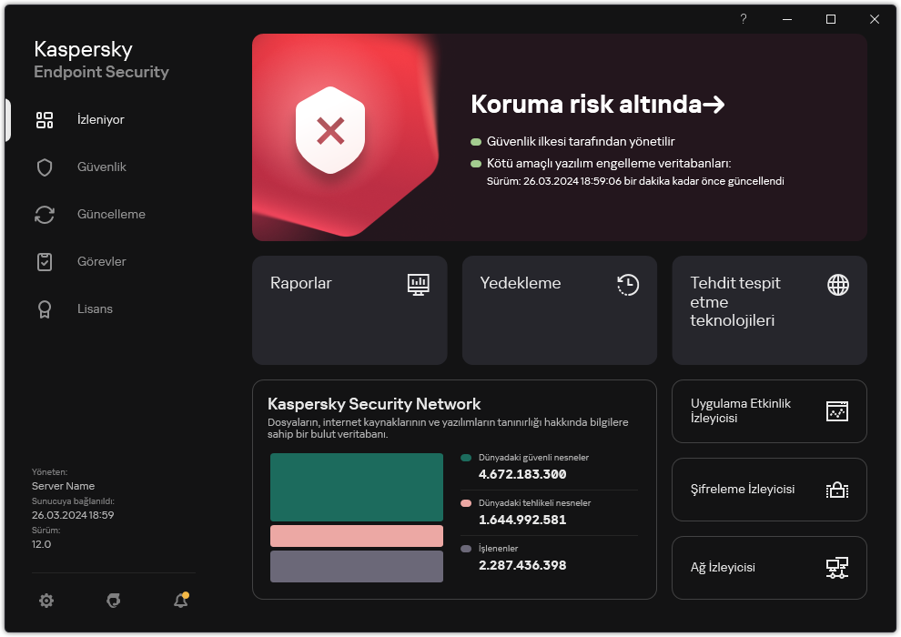 İşlenmemiş tehditler olduğunda ana uygulama penceresi. "Güvenlik risk altında" mesajı görüntülenir.