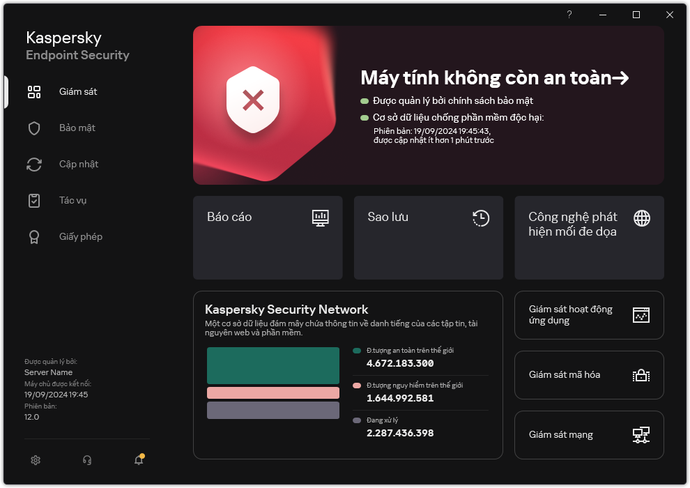 Cửa sổ chính của ứng dụng khi có các mối đe dọa chưa được xử lý. Thông báo "Đang có nguy cơ về bảo mật" được hiển thị.