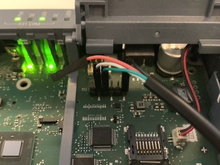 Пример подключения кабеля USB-UARTк диагностическому разъему UART