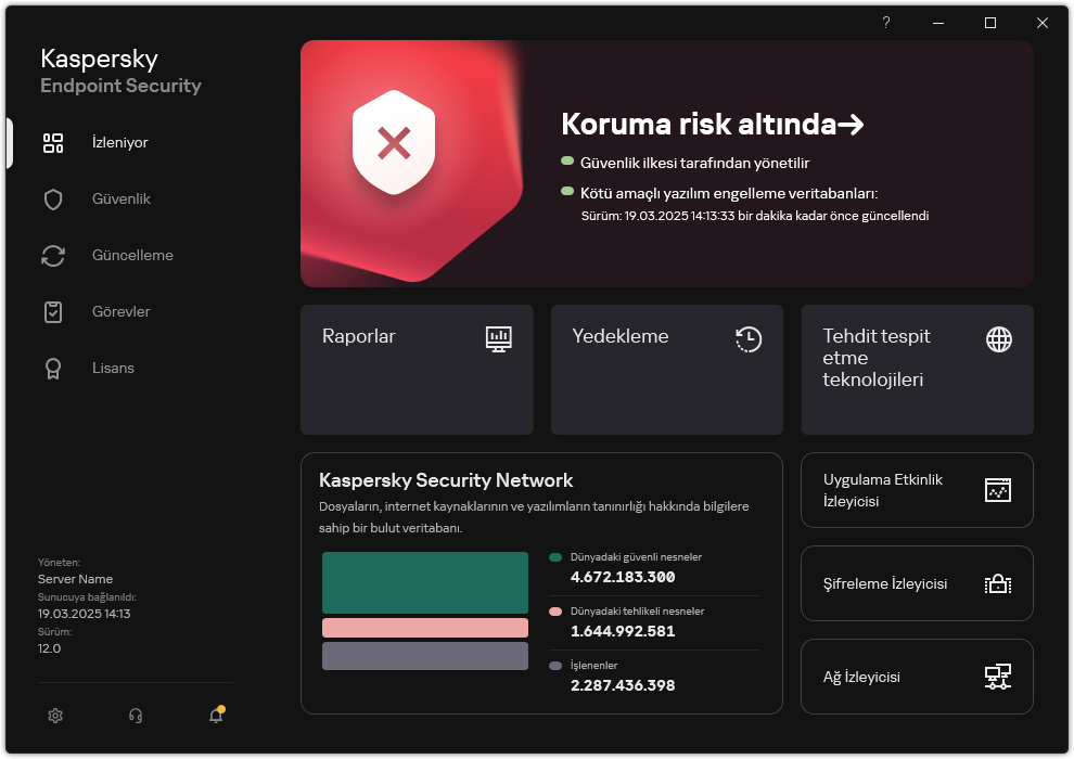 İşlenmemiş tehditler olduğunda ana uygulama penceresi. "Güvenlik risk altında" mesajı görüntülenir.